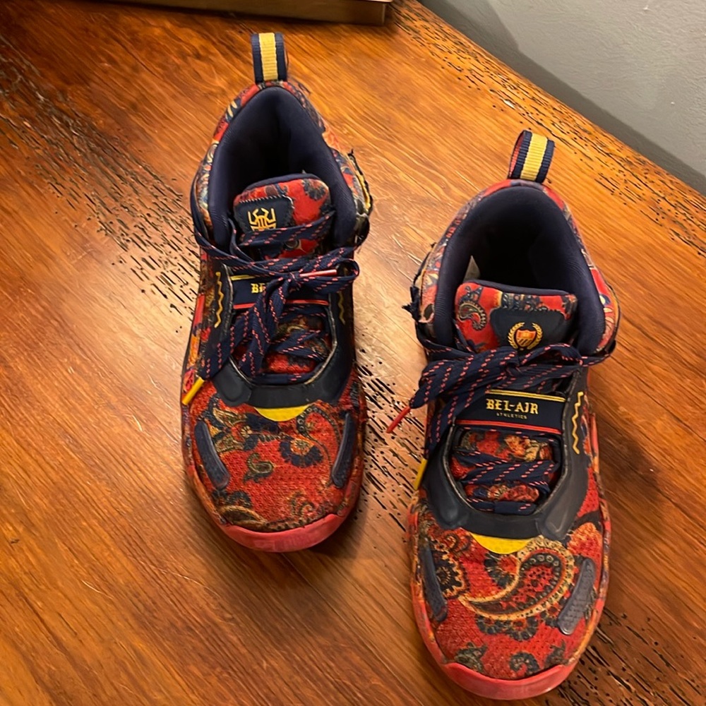 Noted to have some wear onthe inner ankle areas both sides see photo